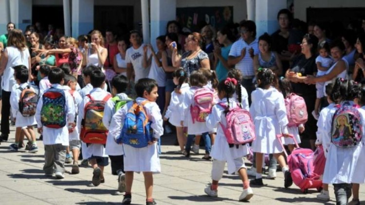 Las cuotas de los colegios privados únicamente para clase Alta