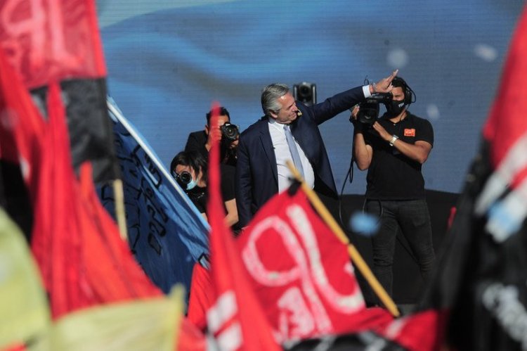 Parece que el presidente necesita vacaciones hablo de los "los ingresos y las ingresas de los argentinos"