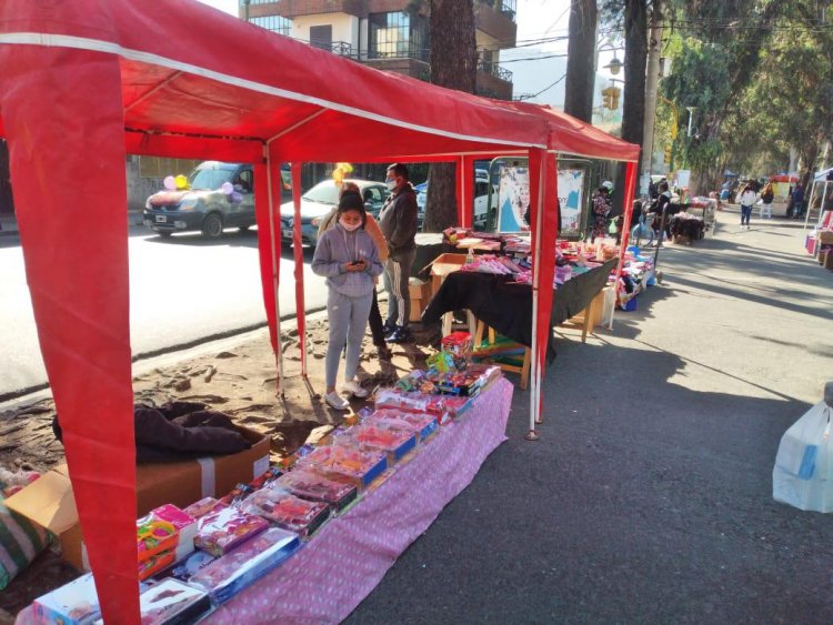 Manteros y ambulantes tienen permiso hasta el 31 /12 .El lugar donde serían reubicados