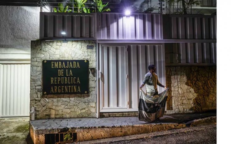 Escala la tensión: el régimen de Maduro le cortó la luz a la Embajada de Argentina en Venezuela, donde se asilan seis opositores