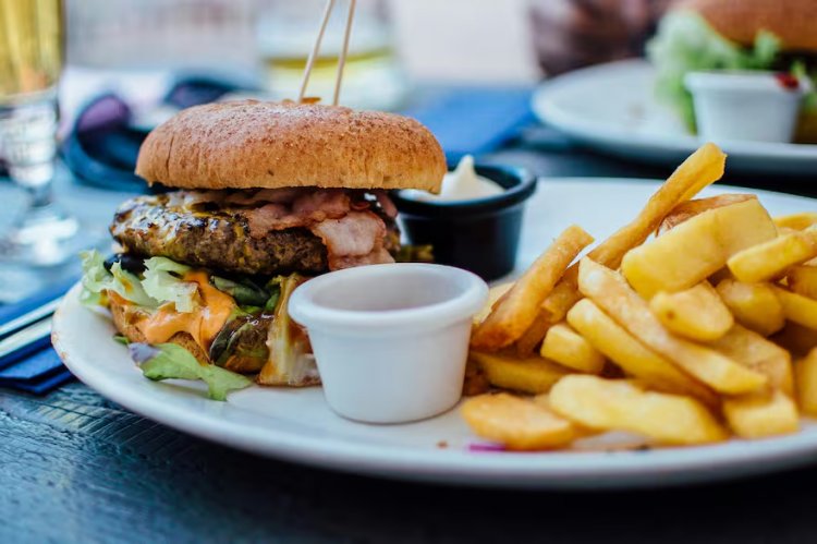¿Dónde comienza la obesidad? Apenas cinco días de comida chatarra alcanzan para alterar el sistema de recompensa